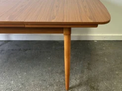 Table à manger extensible Schreiber Mid Century en Formica avec pieds en hêtre des années 1960-70.
