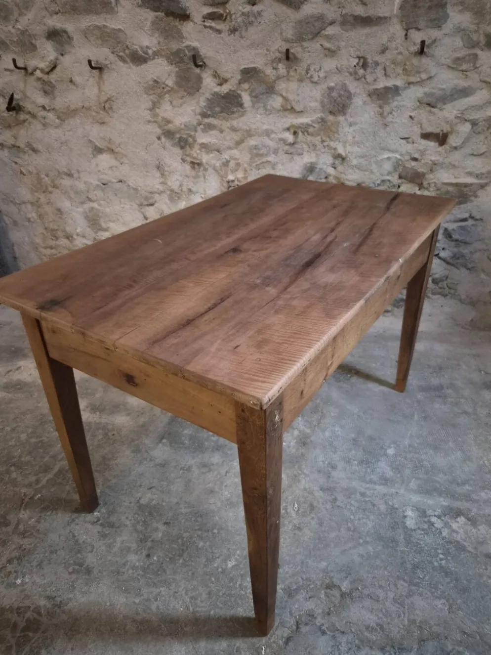 Table à manger française ancienne en merisier avec deux tiroirs, vers 1880–1920