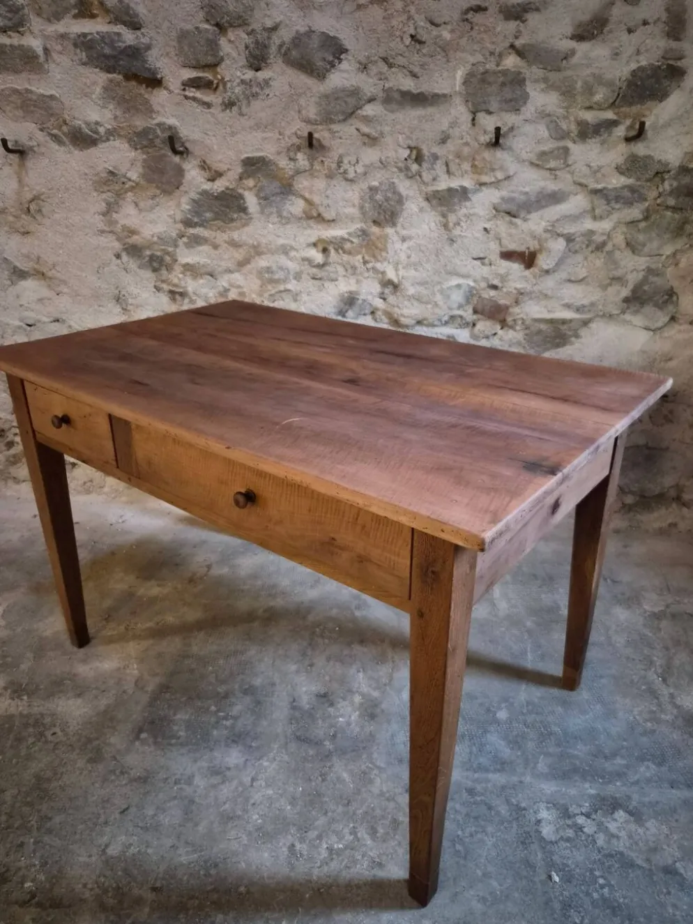 Table à manger française ancienne en merisier avec deux tiroirs, vers 1880–1920