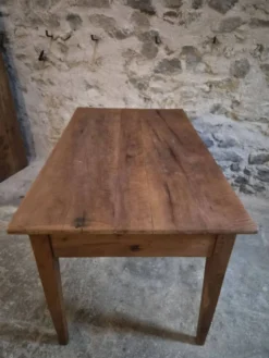 Table à manger française ancienne en merisier avec deux tiroirs, vers 1880–1920