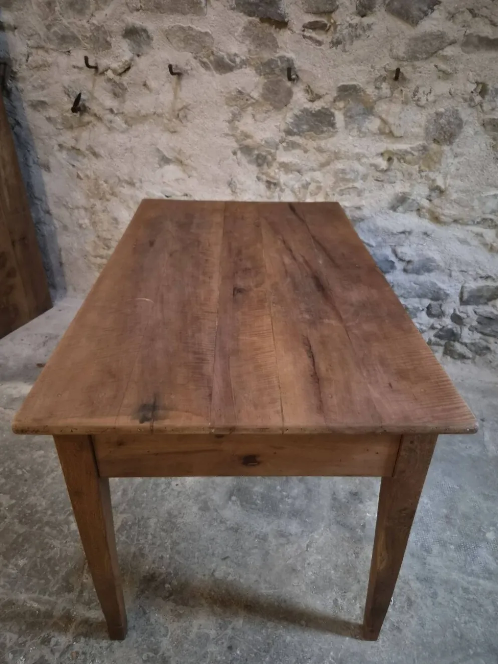 Table à manger française ancienne en merisier avec deux tiroirs, vers 1880–1920