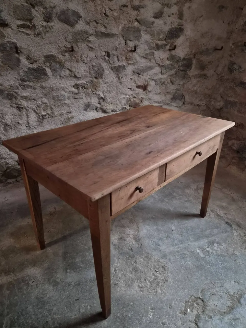 Table à manger française ancienne en merisier avec deux tiroirs, vers 1880–1920