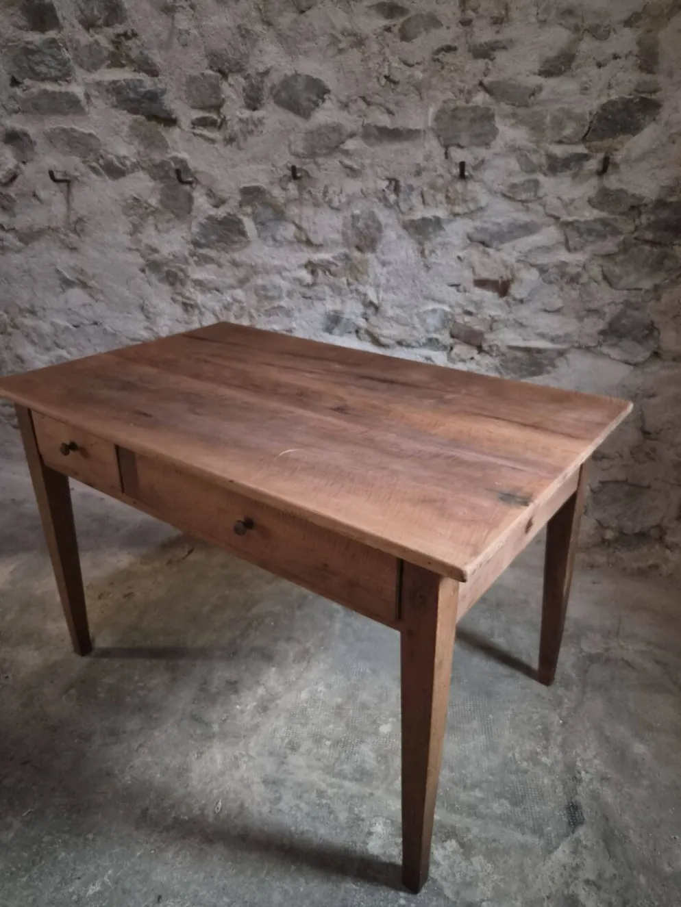 Table à manger française ancienne en merisier avec deux tiroirs, vers 1880–1920