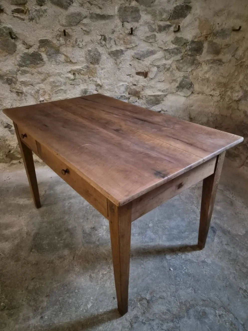 Table à manger française ancienne en merisier avec deux tiroirs, vers 1880–1920