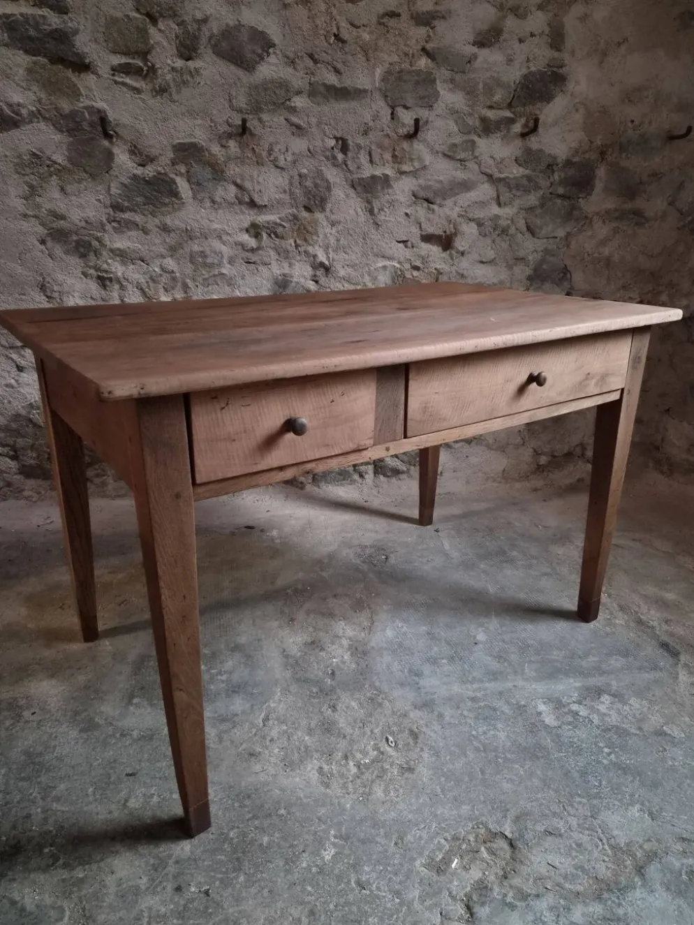 Table à manger française ancienne en merisier avec deux tiroirs, vers 1880–1920
