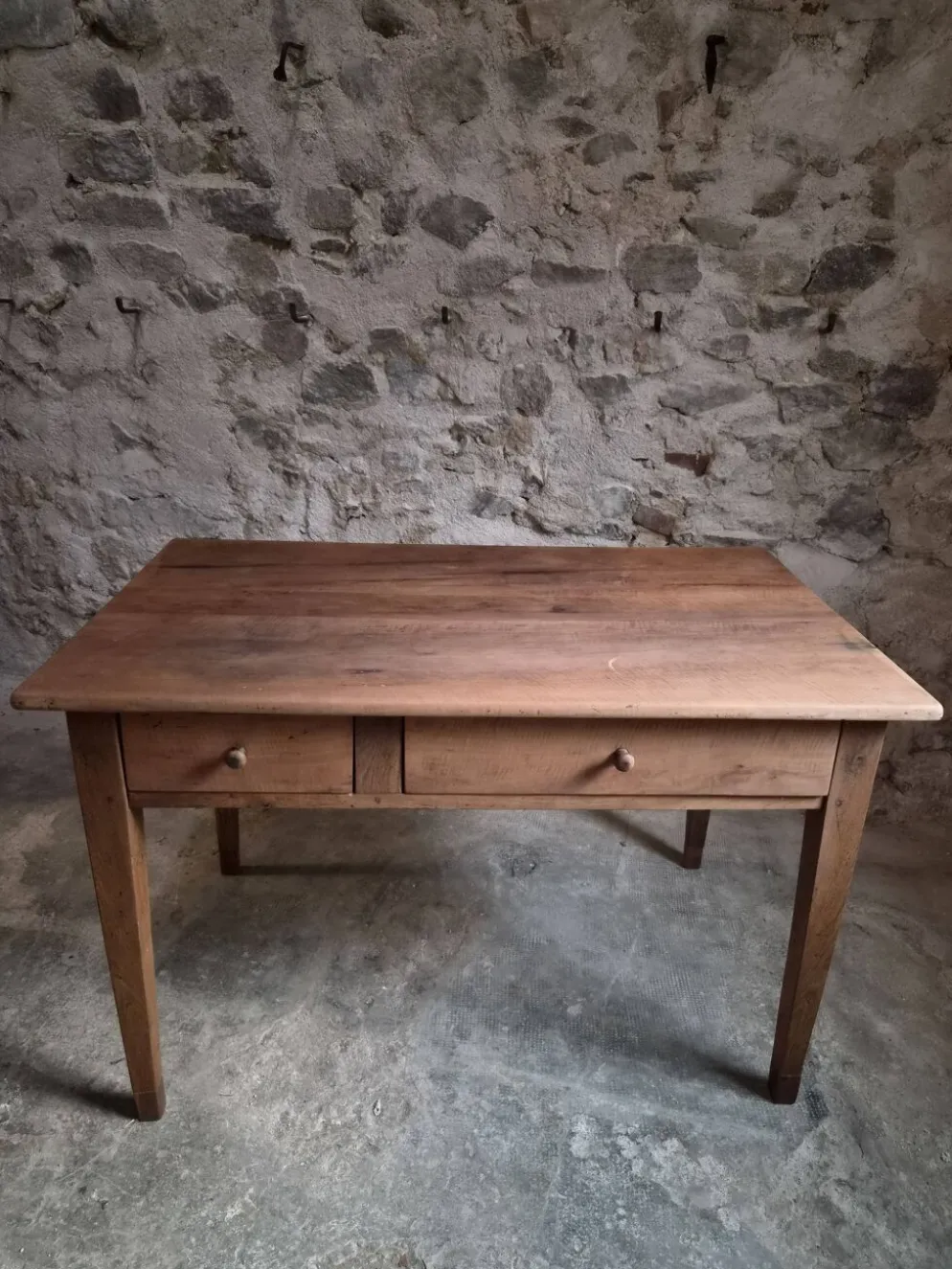 Table à manger française ancienne en merisier avec deux tiroirs, vers 1880–1920