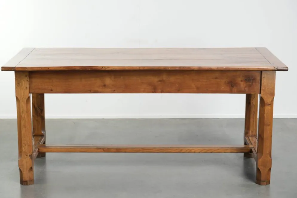 Table à manger française du XVIIIe siècle avec un plateau en bois de fruitier et une base en chêne.