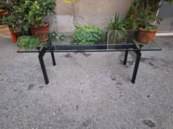 Table à manger LC6 en noir italien par Le Corbusier, années 1980.