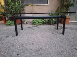 Table à manger LC6 en noir italien par Le Corbusier, années 1980.
