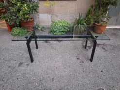 Table à manger LC6 en noir italien par Le Corbusier, années 1980.
