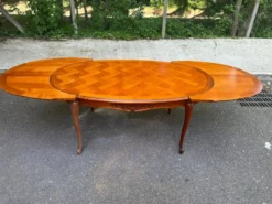 Table à manger Louis XV extensible ovale en bois massif marqueterie 270cm