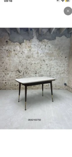Table à manger à manivelle