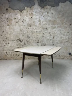 Table à manger à manivelle