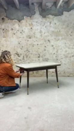 Table à manger à manivelle