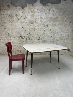 Table à manger à manivelle