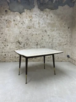 Table à manger à manivelle