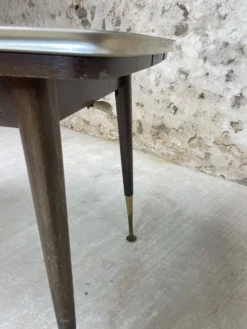 Table à manger à manivelle