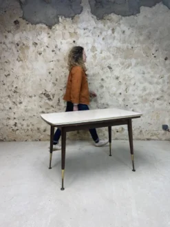 Table à manger à manivelle