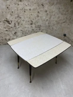 Table à manger à manivelle