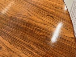 Table à manger modèle 55 par Omann Jun
