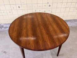 Table à manger modèle 55 par Omann Jun