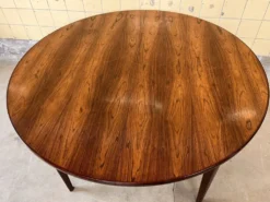 Table à manger modèle 55 par Omann Jun