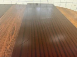 Table à manger modèle 55 par Omann Jun