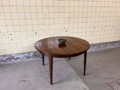 Table à manger modèle 55 par Omann Jun