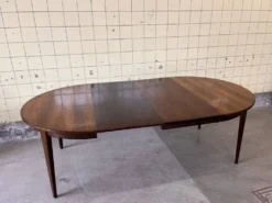 Table à manger modèle 55 par Omann Jun