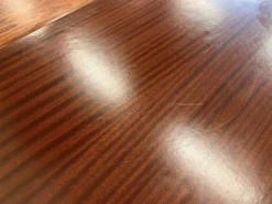 Table à manger modèle 55 par Omann Jun