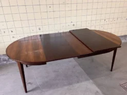 Table à manger modèle 55 par Omann Jun