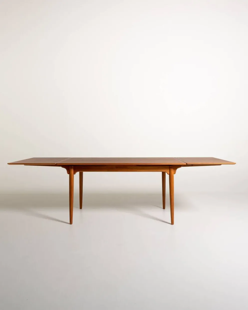 Table à manger "Modèle 54" produite par Omann Jun., années 1960.