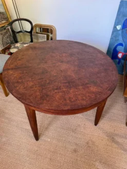 Table à manger ovale extensible en bois et placage en loupe de noyer