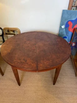 Table à manger ovale extensible en bois et placage en loupe de noyer