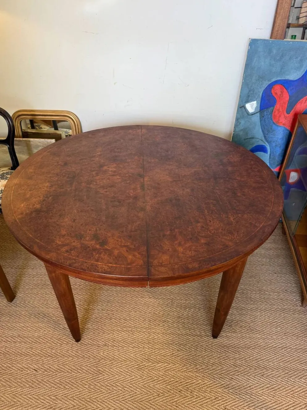 Table à manger ovale extensible en bois et placage en loupe de noyer