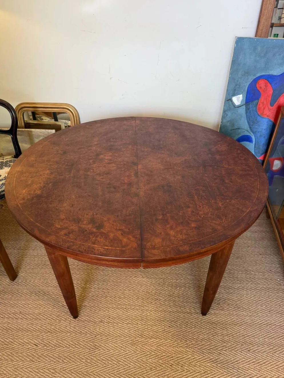 Table à manger ovale extensible en bois et placage en loupe de noyer