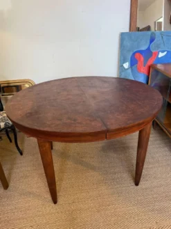 Table à manger ovale extensible en bois et placage en loupe de noyer