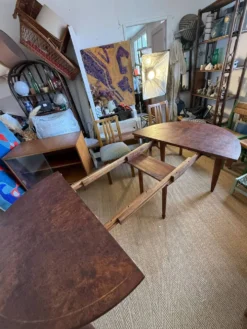 Table à manger ovale extensible en bois et placage en loupe de noyer