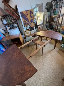 Table à manger ovale extensible en bois et placage en loupe de noyer