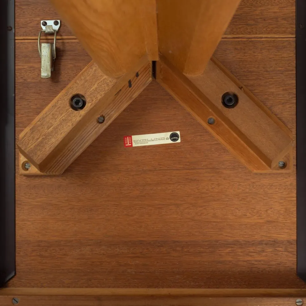 Table à manger ovale extensible en teck de la marque danoise Dyrlund, années 1970.