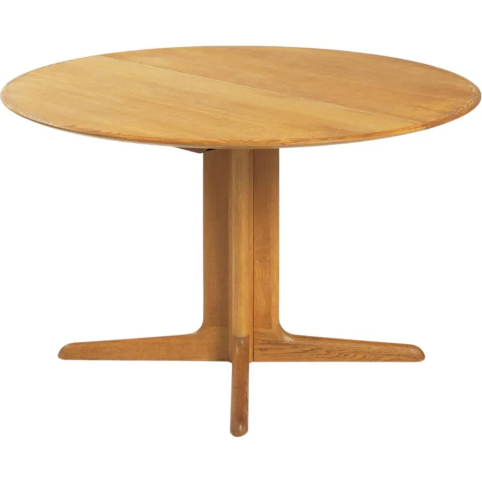 Table à manger ovale extensible en teck de la marque danoise Dyrlund, années 1970.