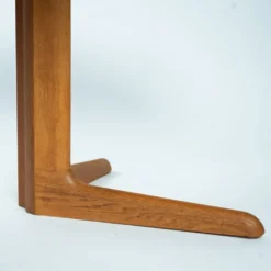 Table à manger ovale extensible en teck de la marque danoise Dyrlund, années 1970.