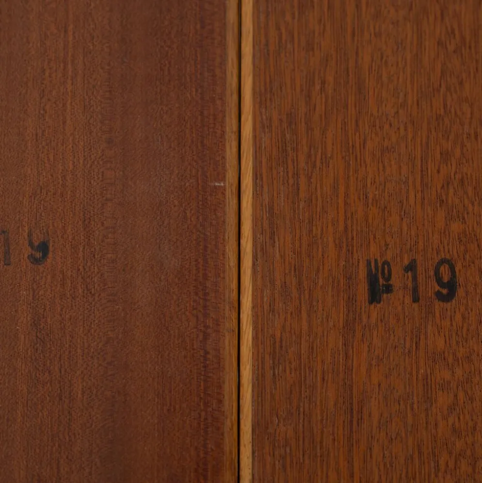 Table à manger ovale extensible en teck de la marque danoise Dyrlund, années 1970.