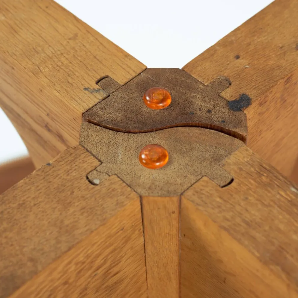 Table à manger ovale extensible en teck de la marque danoise Dyrlund, années 1970.