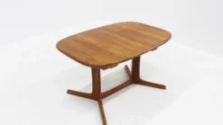 Table à manger ovale extensible vintage Dyrlund en teck massif des années 1960
