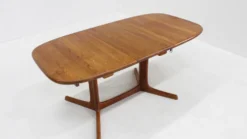 Table à manger ovale extensible vintage Dyrlund en teck massif des années 1960