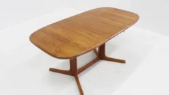 Table à manger ovale extensible vintage Dyrlund en teck massif des années 1960