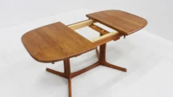 Table à manger ovale extensible vintage Dyrlund en teck massif des années 1960