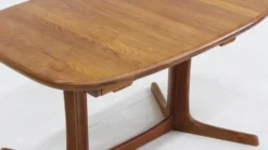 Table à manger ovale extensible vintage Dyrlund en teck massif des années 1960