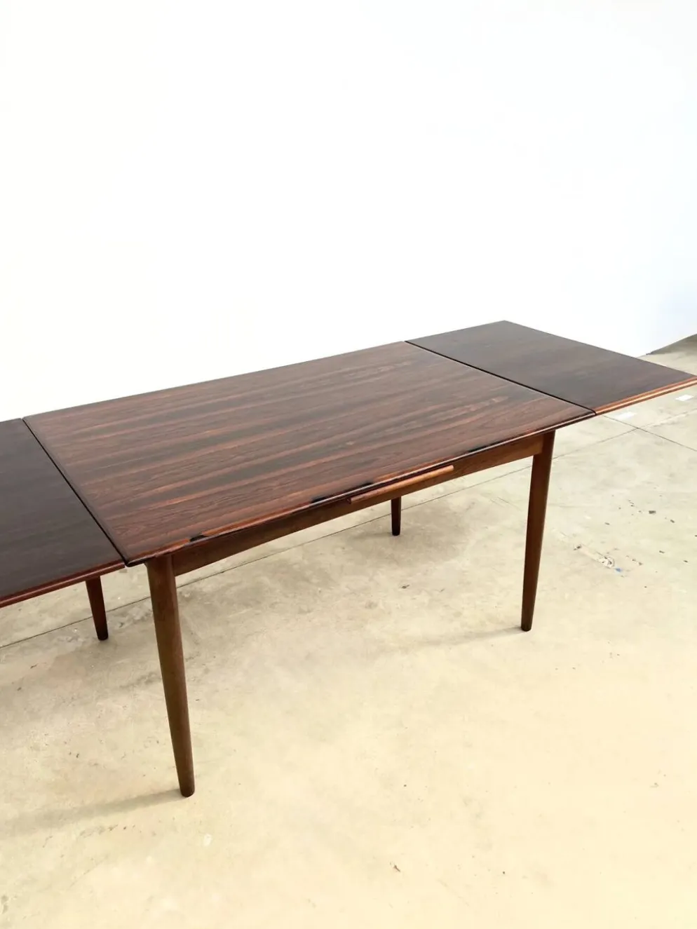 Table à manger palissandre à rallonges intégrées — Danemark, années 60
